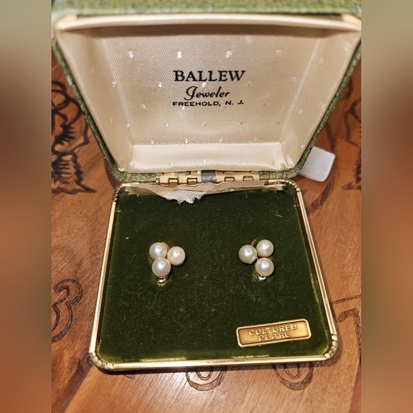 Vintage 1950s Van Dell Cultured Pearl Screw Back Earrings - Picture 1 of 9